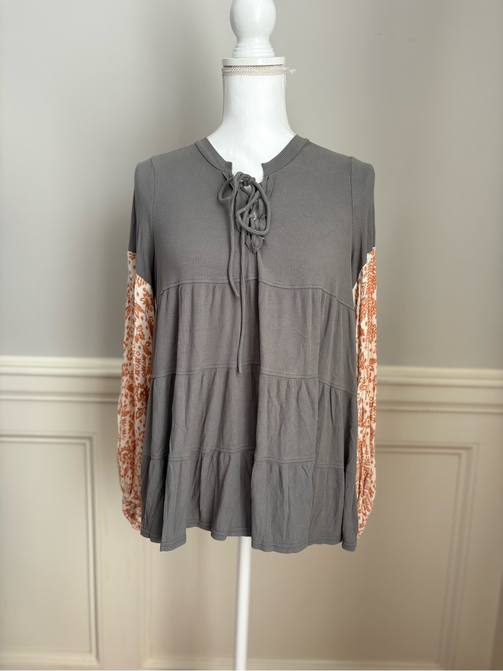gimmicks by BKE Babydoll Blouse Gray Knit Top